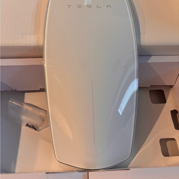 Tesla Faceplate White - Picture 2 of 5